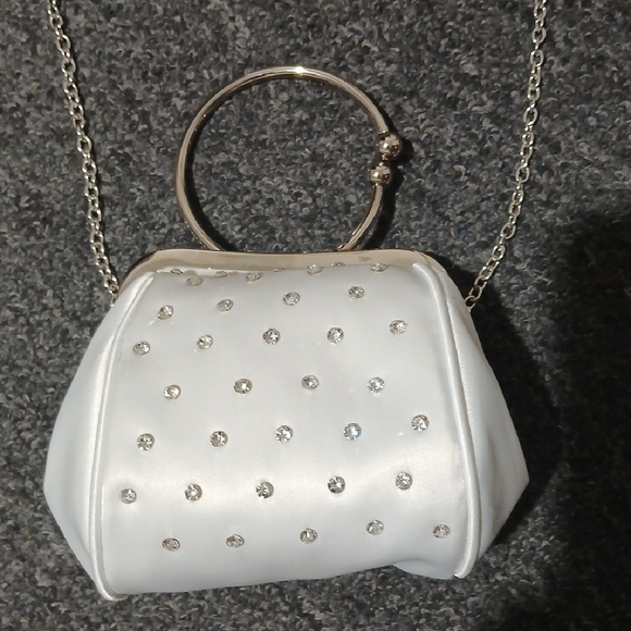 Trendy boutique Handbags - Elegant White Satin Evening Bag